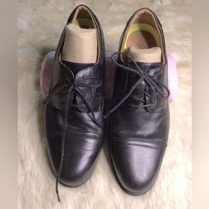 FLORSHEIM BLACK DRESS SHOES